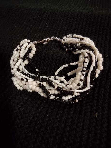 Náhrdelník a náramok, 