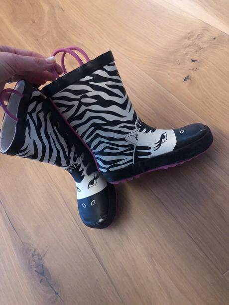 Gumaky nelli blu, nelli blu,28