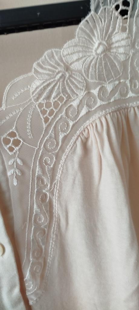 Nočná košeľa, 46