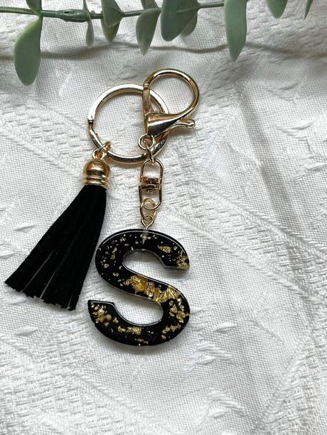 Ručne vyrobené živicové kľúčenky, 