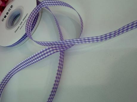 Fialová károvaná dekoračná stuha 50 m - šírka 1 cm, 