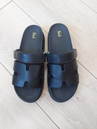 Letne čierne slapky / prezuvky, 37