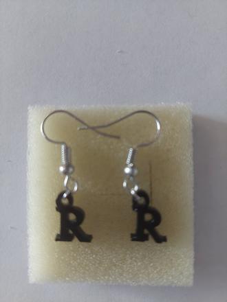 Náušnice písmeno r hand made,