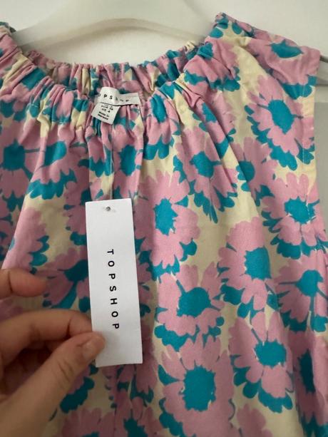 Kvietkovy top s vyrezmi, 36