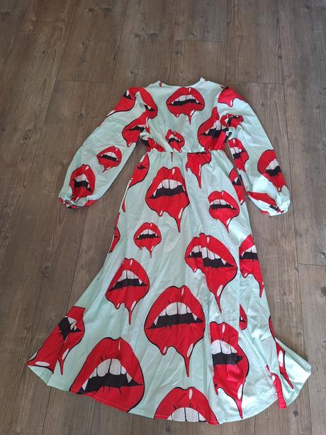Saty lips,