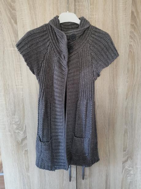 Sveter šedý, 