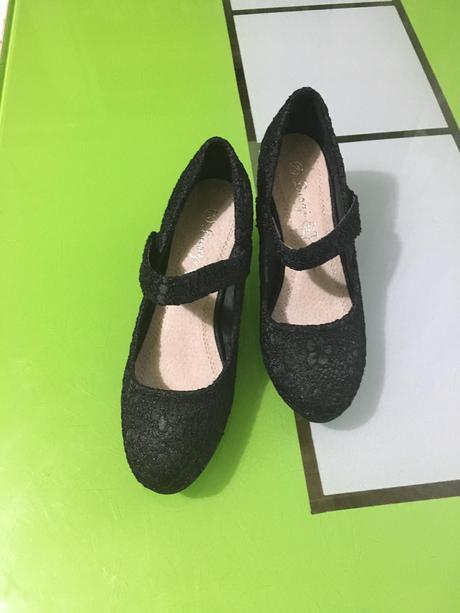 Dievcenske spolocenske topanky, 34