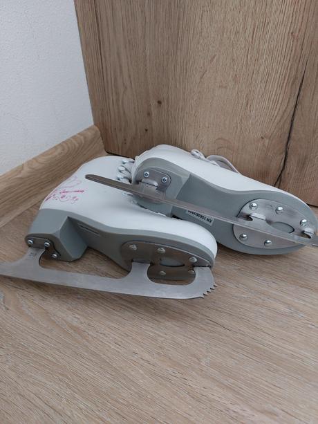 Dievcenske korcule, crowned,34