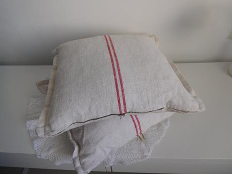 Vankúše menšie , vačšie, podlhovasté,, 