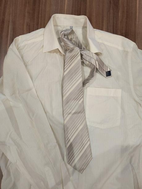 Košeľa s kravatou, 41
