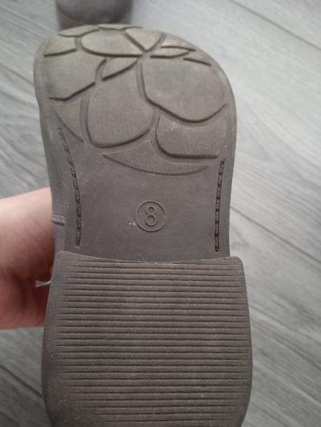 Prechodné cizmicky, 25