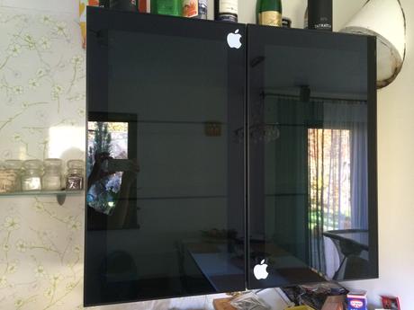 Nástenná sklenená skrinka, 