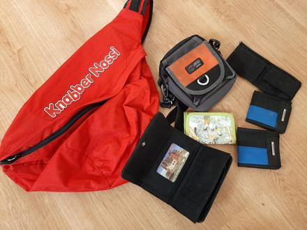 Zľava. 4 x peňaženka a kapsičky.,