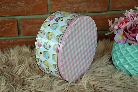 2x muffin plechová dóza iced fancies,