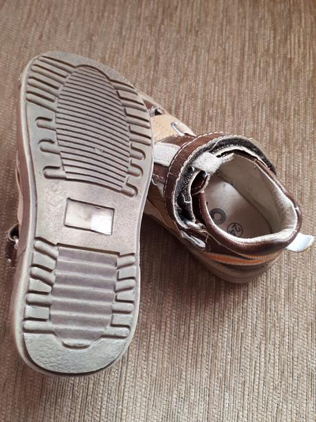 Sandálky wojtylko, 24