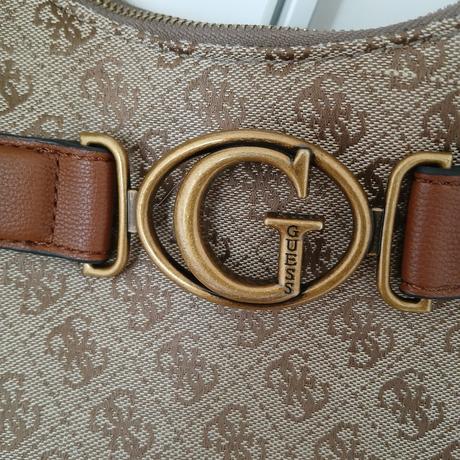 Kabelka cez plece guess, guess