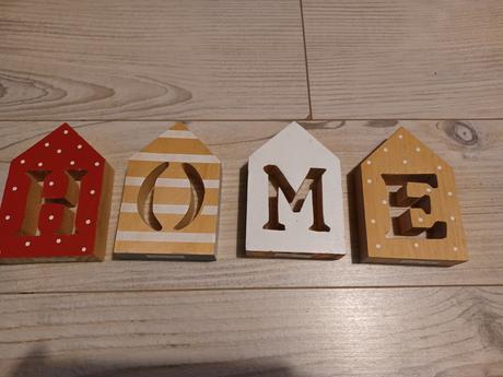 Drevená dekorácia home,