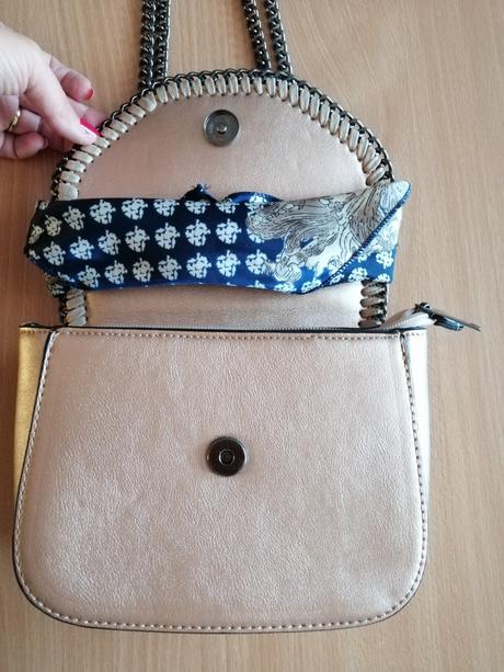 Zlatá crossbody kabelka so šatkou,