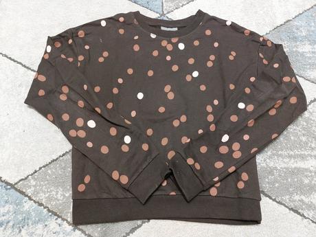 Bodkovana mikina, 152