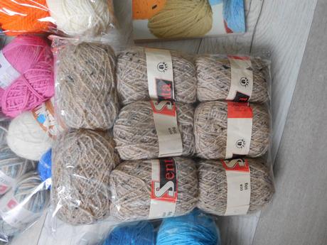 Vlna na ďalšiu tvorbu, čelenky, ponožky, čiapky,,