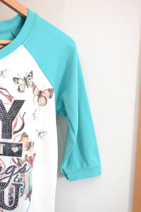 Tyrkysovo-biele tričko m, m