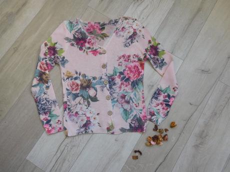 Pulovrík bavlnený kvety s,, s