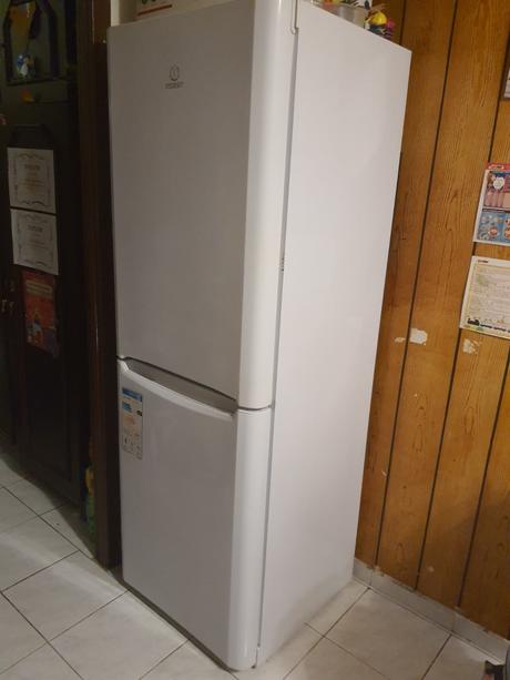 Chladnička s mrazničkou, indesit