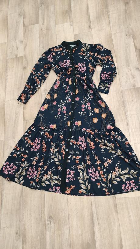 Dlhé kvetovane zelené šaty, 