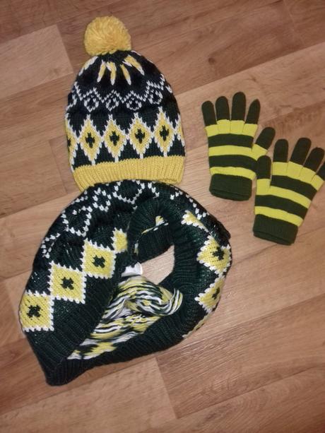 Čiapka, nákrčník, rukavice, 