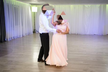 Spolocenske saty, 42