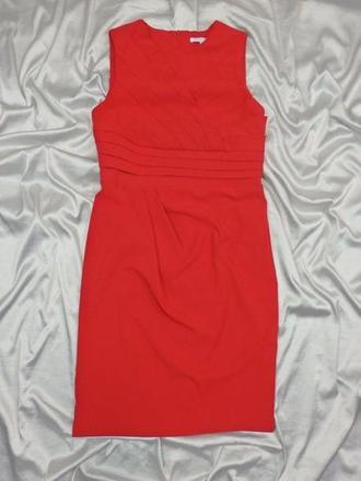 Kvalitné červené šaty, 38