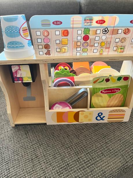 Melissa & doug - drevený sendvičový pult,