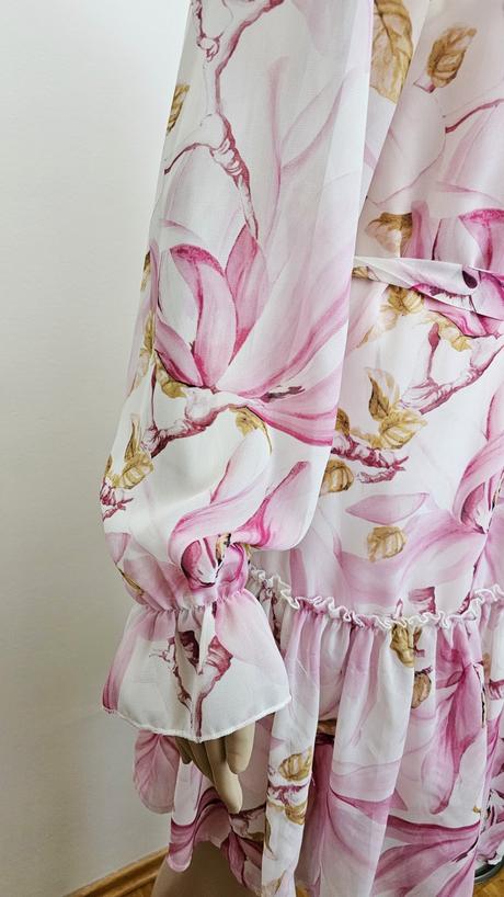 Kvetinové šaty, 40