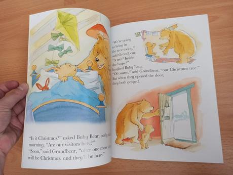 Baby bear's christmas kiss / is it christmas,