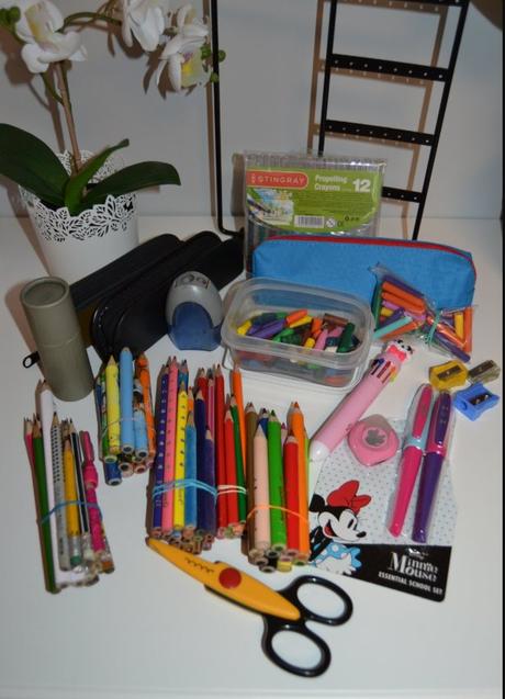 Rôzne písacie potreby a doplnky cca 200ks, 