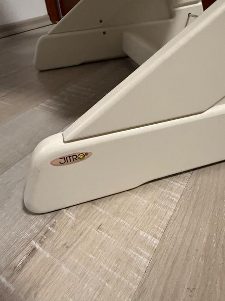 Jitro-rastuca stolicka,