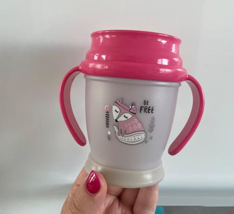 Netečúci učiaci hrnček lovi nový, lovi