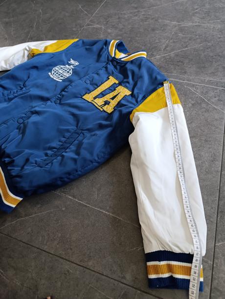 Prechodná hrubšia bunda, zara,152