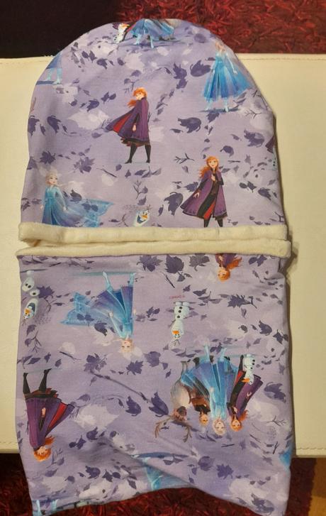 Nákrčník s čiapkou, 122