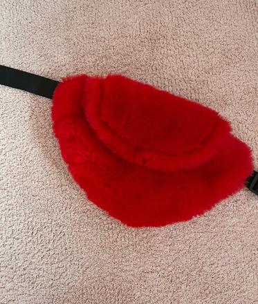 Veľká huňatá ľadvinka reserved, reserved