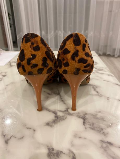 Leopardie lodičky, 38