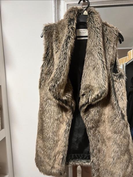 Kožušinova vesta, bershka,s