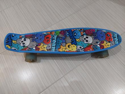 Pennyboard svietaci,