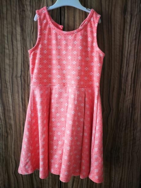 Točivé šaty, lupilu,110