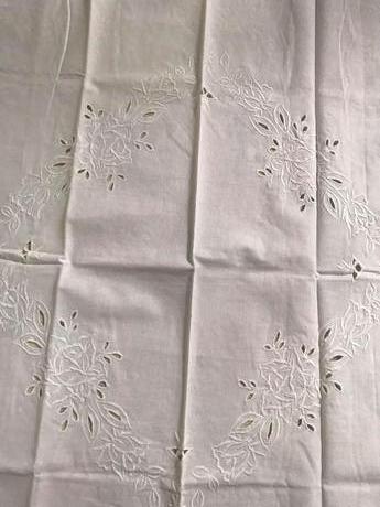 Starý batistový obrus, 