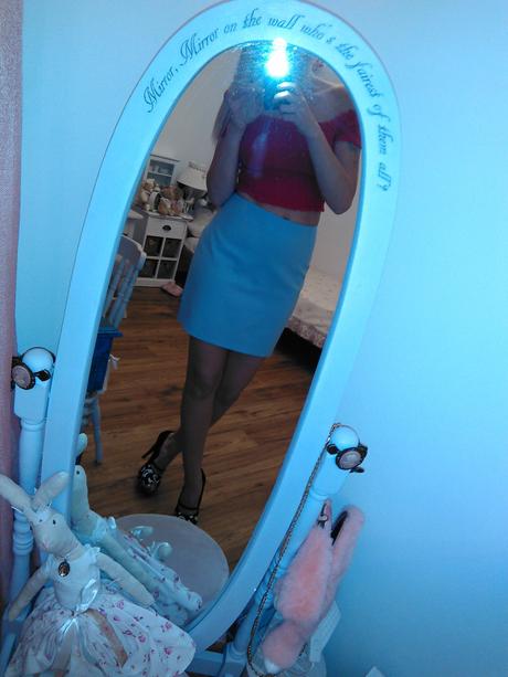 Kvalitná belasomodrá sukna, s