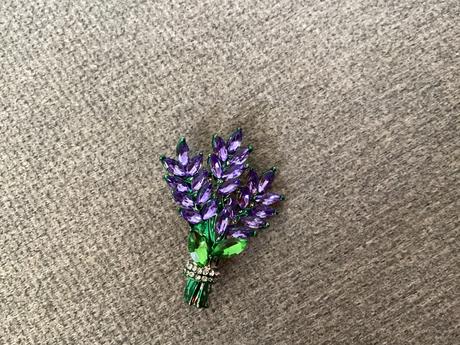 Brošňa levanduľa,