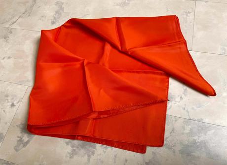 Saténová šatka, l