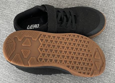 Cyklistické topánky leatt 2.0 junior black, 32