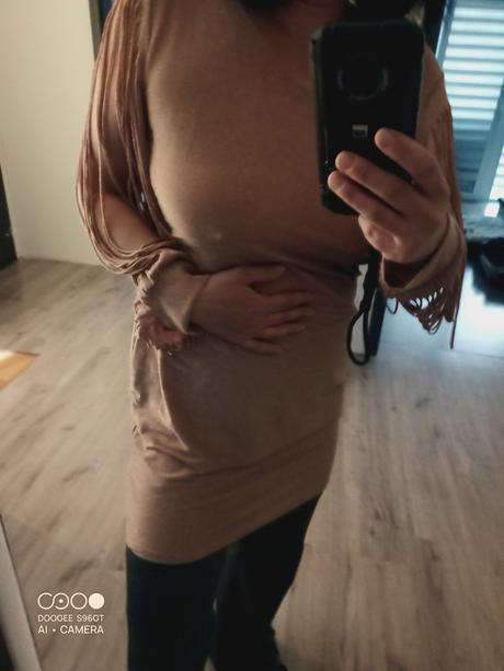 Trblietavé šaty, 44